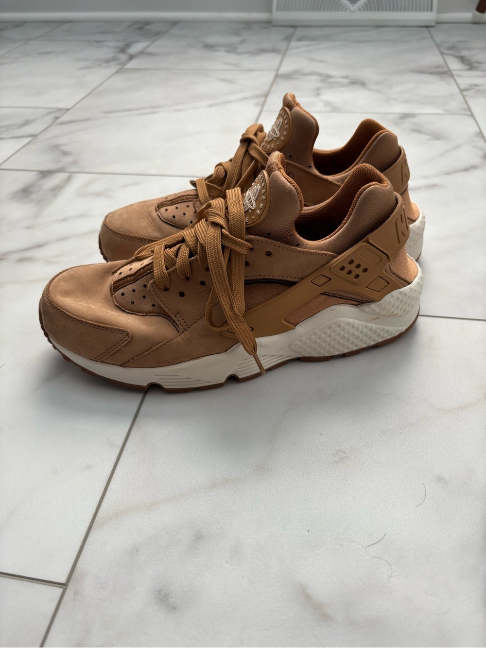 Nike Men’s Huarache Sneaker - Tan/Brown - Picture 7 of 9